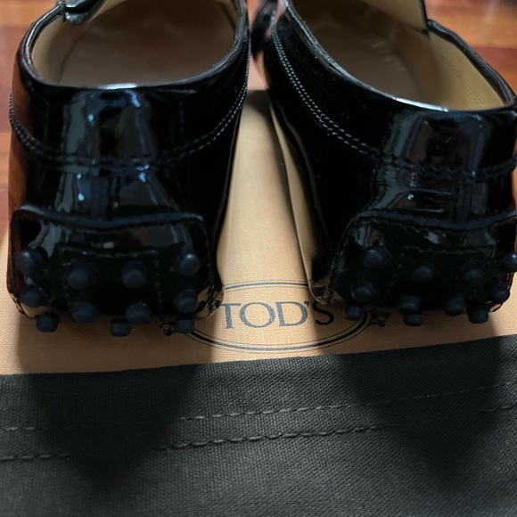 TODS black patent driving shoe moccasin. Worn once. Size 36. - Picture 4 of 6